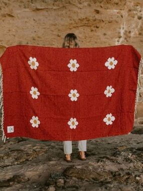Trek Light Lazy Daisy Handwoven Throw Blanket Floral 100% Recycled Material